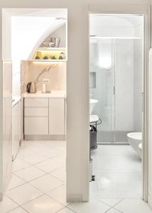 Foto dalla galleria di O' Murzillo - Exclusive Apartment in piazzetta! a Capri Altre 7 foto