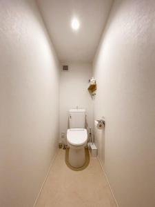 bHOTEL Kaniwasou 101 1BR good for 10PPL in the scenic Island of Miyajima的一间浴室