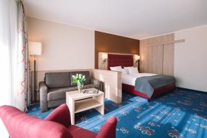 Postel nebo postele na pokoji v ubytování Hotel Royal + 28 fotografií