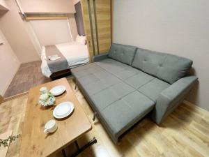Posezení v ubytování Casaen - Spacious 1BR Apt For 6 Ppl Great Location with room wifi