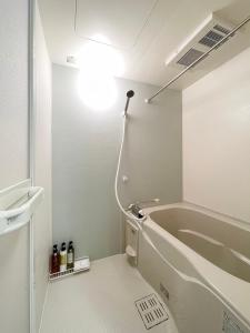 Koupelna v ubytování Casaen - Spacious 1BR Apt For 6 Ppl Great Location with room wifi