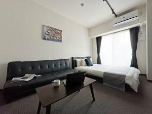 Postel nebo postele na pokoji v ubytování bHOTEL Nagomi - Well-Furnished with balcony Apt for 3 Ppl