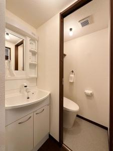 Koupelna v ubytování bHOTEL Nagomi - Well-Furnished with balcony Apt for 3 Ppl