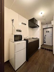 Η κουζίνα ή μικρή κουζίνα στο bHOTEL Nagomi - Luxe Apartment Near the City Center for 3Ppl