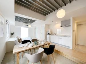 Kuchyň nebo kuchyňský kout v ubytování bHOTEL Arts Dobashi - Beautiful Studio Apt City Center for 6 Ppl