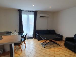 Fotografie z fotogalerie ubytování Bel appartement à 400 mètres de la rivière de l'Ardèche et de Vallon-Pont-d'Arc v destinaci Salavas