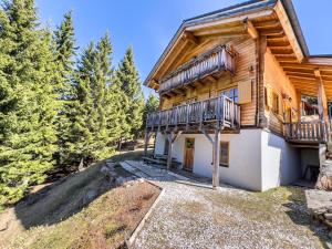a log house with a deck and a balcony at 1A Chalet Enzianhuette - im Wander und Skigebiet in Elsenbrunn