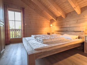 Postel nebo postele na pokoji v ubytování 1A Chalet Enzianhuette - Wandern und Indoor Sauna