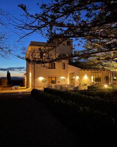 a lit up house at night with lights at Azienda Agricola Mandranova in Palma di Montechiaro