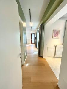 an empty hallway with a hallway leading into a room at Locatelli Apartments - Patio living "Zen" in Padova