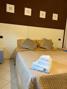 מיטה או מיטות בחדר ב-Affittacamere da Victoria