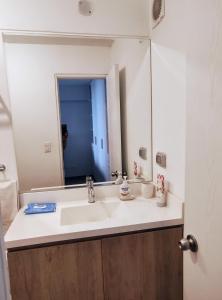 Ett badrum på Apartamento en Miraflores con AC