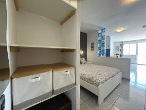 Łóżko lub łóżka w pokoju w obiekcie Palm Garden Apartment