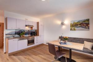 Kuchnia lub aneks kuchenny w obiekcie Appartements Herold