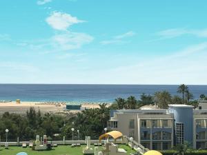 widok na plażę z ośrodka w obiekcie Palm Garden Apartment w mieście Morro del Jable