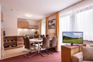 Telewizja i/lub zestaw kina domowego w obiekcie Appartements Herold