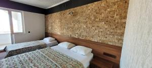 Postel nebo postele na pokoji v ubytování HERACITY Hotel