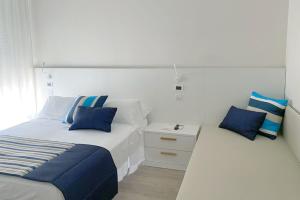 A bed or beds in a room at Hotel Agostini