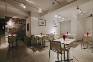 a restaurant with tables and chairs in a room at Hotel Zaragoza Plaza in Donostia-San Sebastián