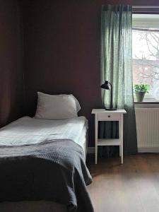 Postel nebo postele na pokoji v ubytování Lilla Älvbrogården i stan