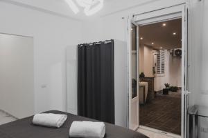 Ліжко або ліжка в номері Mariblu Palermo +44 фото