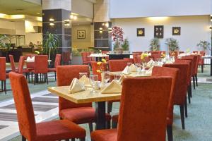 En restaurang eller annat matställe på Golden Flower by KAGUM Hotels