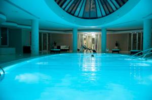 a swimming pool in a building with a ceiling at Best Western Premier Villa Fabiano Palace Hotel in Rende