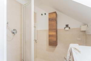 Koupelna v ubytování Pretty Studio in Old Town by Rent All Como
