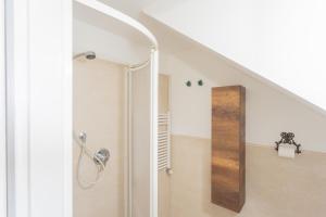 Koupelna v ubytování Pretty Studio in Old Town by Rent All Como + 37 fotografií