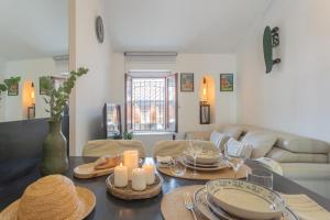 Posezení v ubytování Pretty Studio in Old Town by Rent All Como