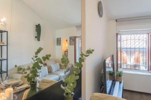 Posezení v ubytování Pretty Studio in Old Town by Rent All Como