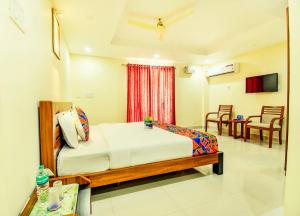 a bedroom with a bed and a table and chairs at K HOTELS - CHENNAI AIRPORT in Chennai
