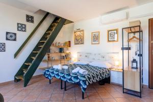 Кровать или кровати в номере Casa Ginevra - 3 Minutes Walk from the Sea