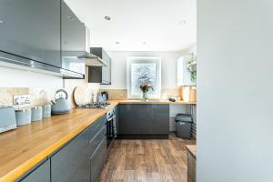 Köök või kööginurk majutusasutuses Charming 1-Bedroom Hideaway