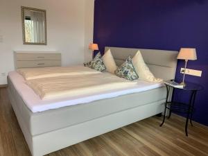 Postel nebo postele na pokoji v ubytování Hotel garni Bellevue