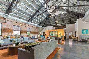 Galeri foto 2BR 2BA Historic Loft Retreat With Pool di Pittsburgh