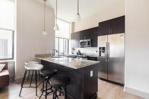 Gallery image of 2BR Distinguished Apartment Downtown w Gym in Baltimore
