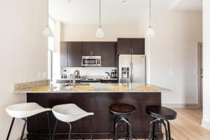 Gallery image of 2BR Distinguished Apartment Downtown w Gym in Baltimore