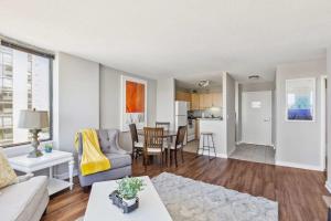 Photo de la galerie de l'établissement 2BR Modern South Loop Suite With Views & Gym, à Chicago
