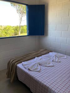 Una cama o camas en una habitación de Villa Coral azul