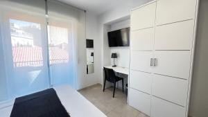 Televízia a/alebo spoločenská miestnosť v ubytovaní Hostal Somnis