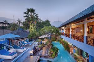 Nespecifikovaný výhled na hory nebo výhled na hory při pohledu z hotelu