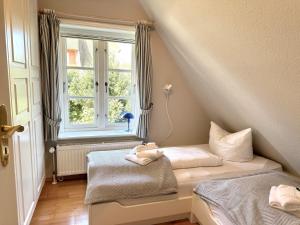 Postel nebo postele na pokoji v ubytování Westerhus Nieblum + 10 fotografií