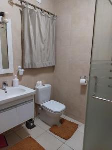Ένα μπάνιο στο Amwaj Resort North Coast امواج الساحل الشمالى 2 نوم 2 حمام +5 φωτογραφίες