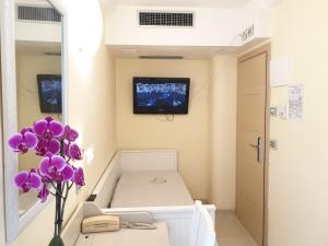 A bed or beds in a room at Hotel Mondial