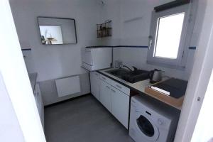 Kuchyň nebo kuchyňský kout v ubytování Appartement, parking privé, balcon
