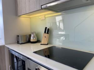 Nhà bếp/bếp nhỏ tại HOM I Espectacular Loft Preciosa Vista al Mar Valparaiso 1713 +30 ảnh