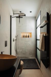 a bathroom with a sink and a shower at Felipe x Casa Norte in Birgu