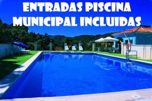 an image of a swimming pool with text overlay embassy psina municipal indias at la casa del bosque in Júzcar