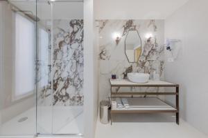 a bathroom with a sink and a shower at 286 Piazza San Marco - Relais il Doge in Venice +53 photos